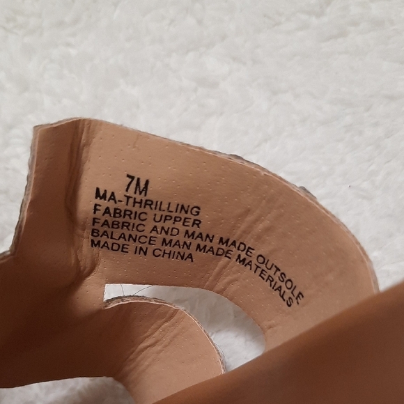 Elegant Silver Slide Sandals by [Brand] - Picture 3 of 7